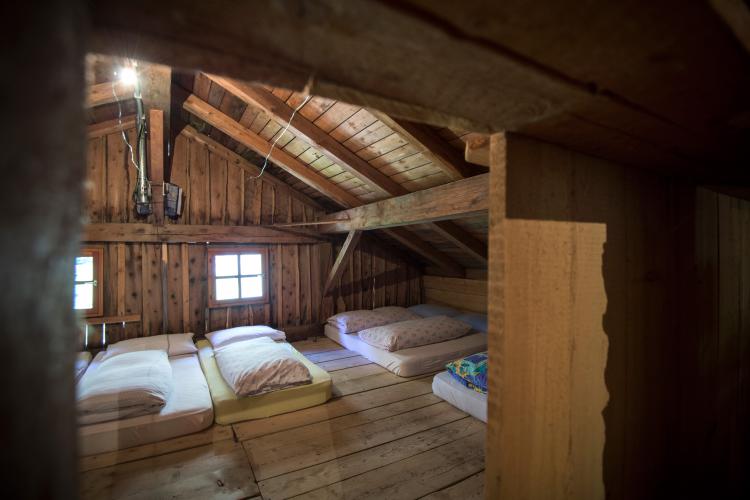 Dormitorio con materassi nella Bockerhütte