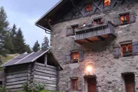 Il rifugio Bocker di sera